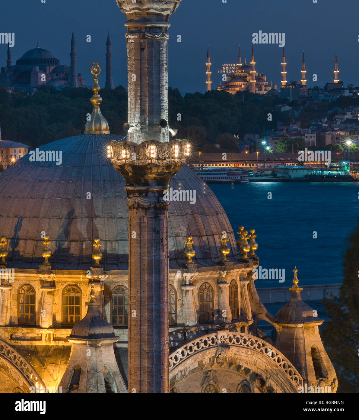 Nusretiye Moschee und historischen Halbinsel im Hintergrund mit Hagia Irene, St. Sophia und blaue Moschee Istanbul-Türkei Stockfoto