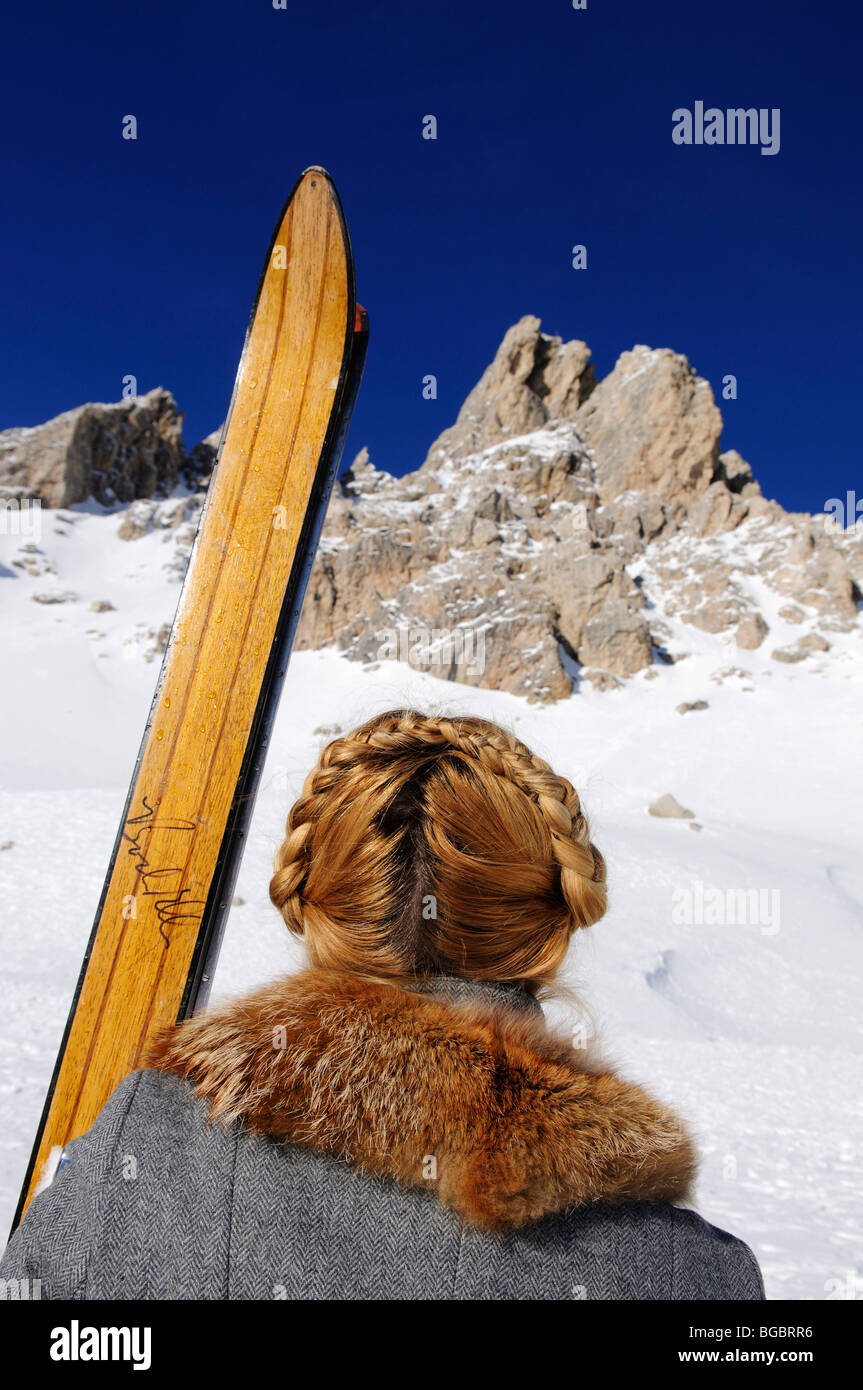 Teilnehmer im nostalgischen Skirennen, Sella Ronda, Passo Gardena, Val Gardena, Südtirol, Italien, Europa Stockfoto