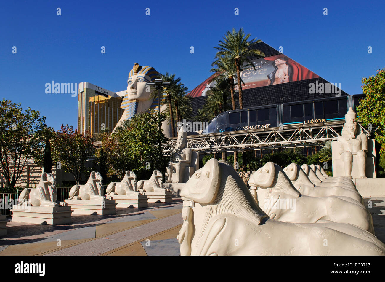 Ägyptische Skulpturen, Luxor Hotel, Las Vegas, Nevada, USA Stockfoto