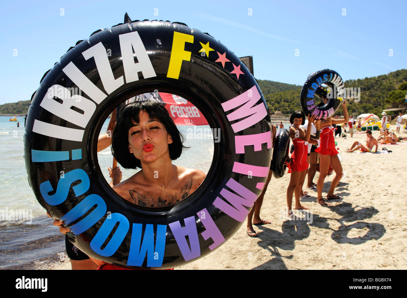 Promotoren für die Diskothek Pacha, Cala de Ses Salines, Ibiza, Kiefer-Inseln, Balearen, Spanien, Europa Stockfoto