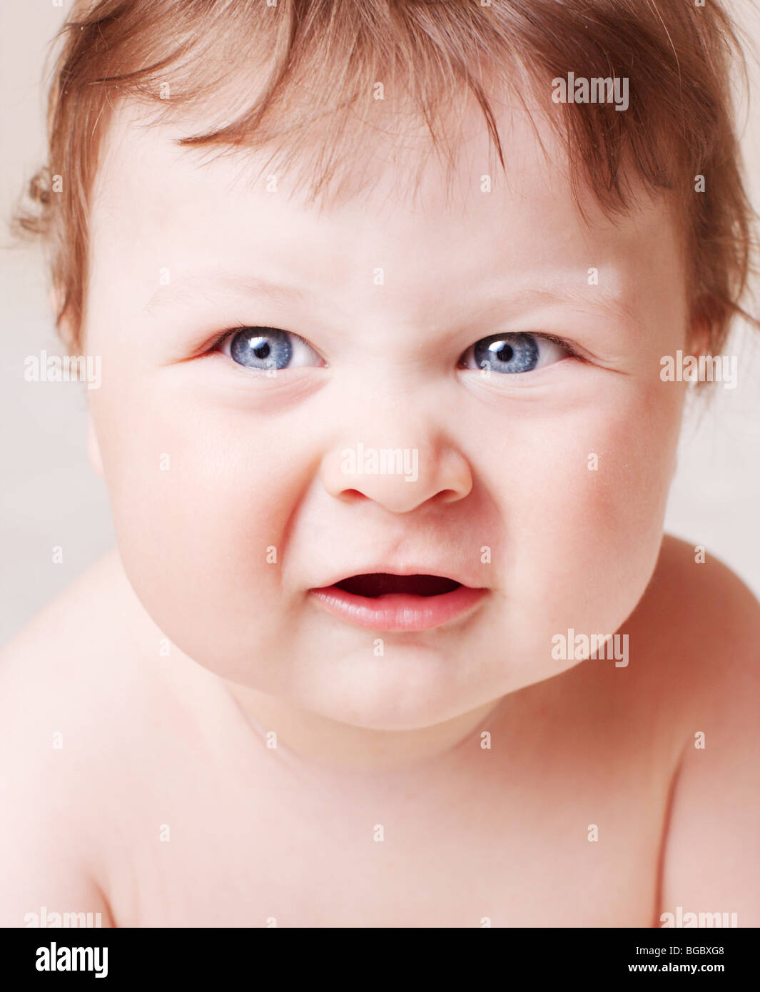 Gesicht sehr launisch blauäugiges Baby portrait Stockfoto