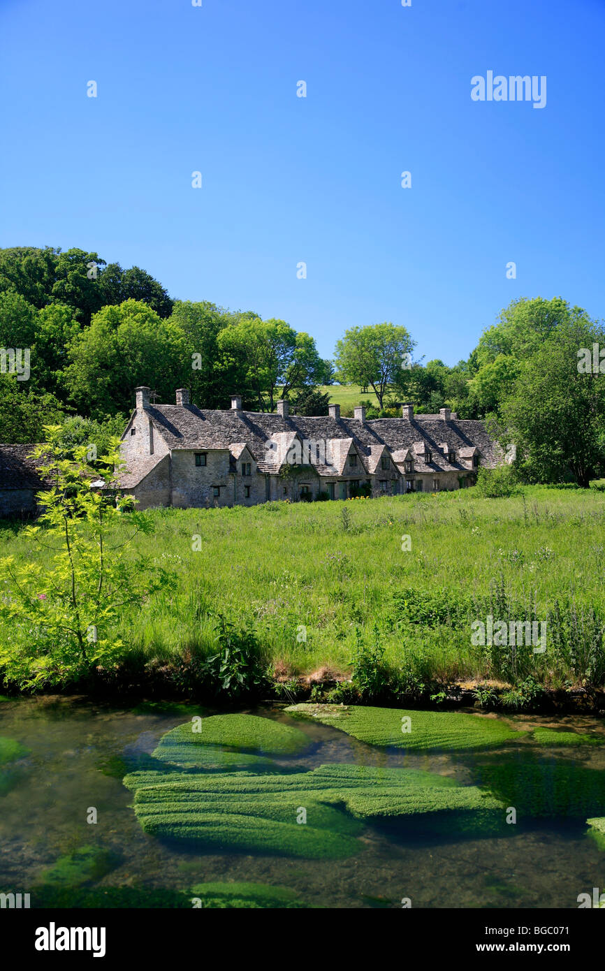 Arlington Row Stone Cottages Fluss Coln Bibury Dorf Gloucestershire Cotswolds England UK Stockfoto