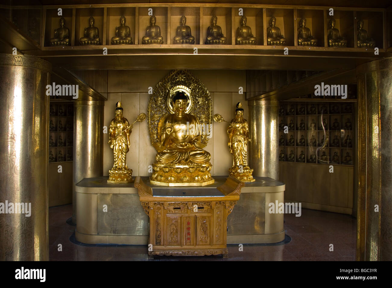 Innenraum der Wanfo-Pagode (oder 10.000 Buddha-Pagode) gefertigt aus Bronze. am Jiuhua Shan. Anhui Provinz, China. Stockfoto