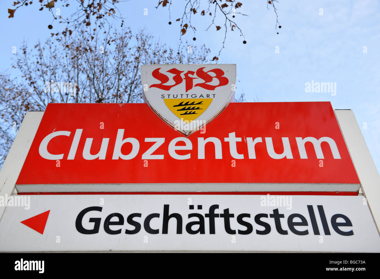 Zeichen, Parkplatz, Club-Center, Büro des VfB Stuttgart Fußball Club, Stuttgart, Baden-Württemberg, Deutschland, Europa Stockfoto