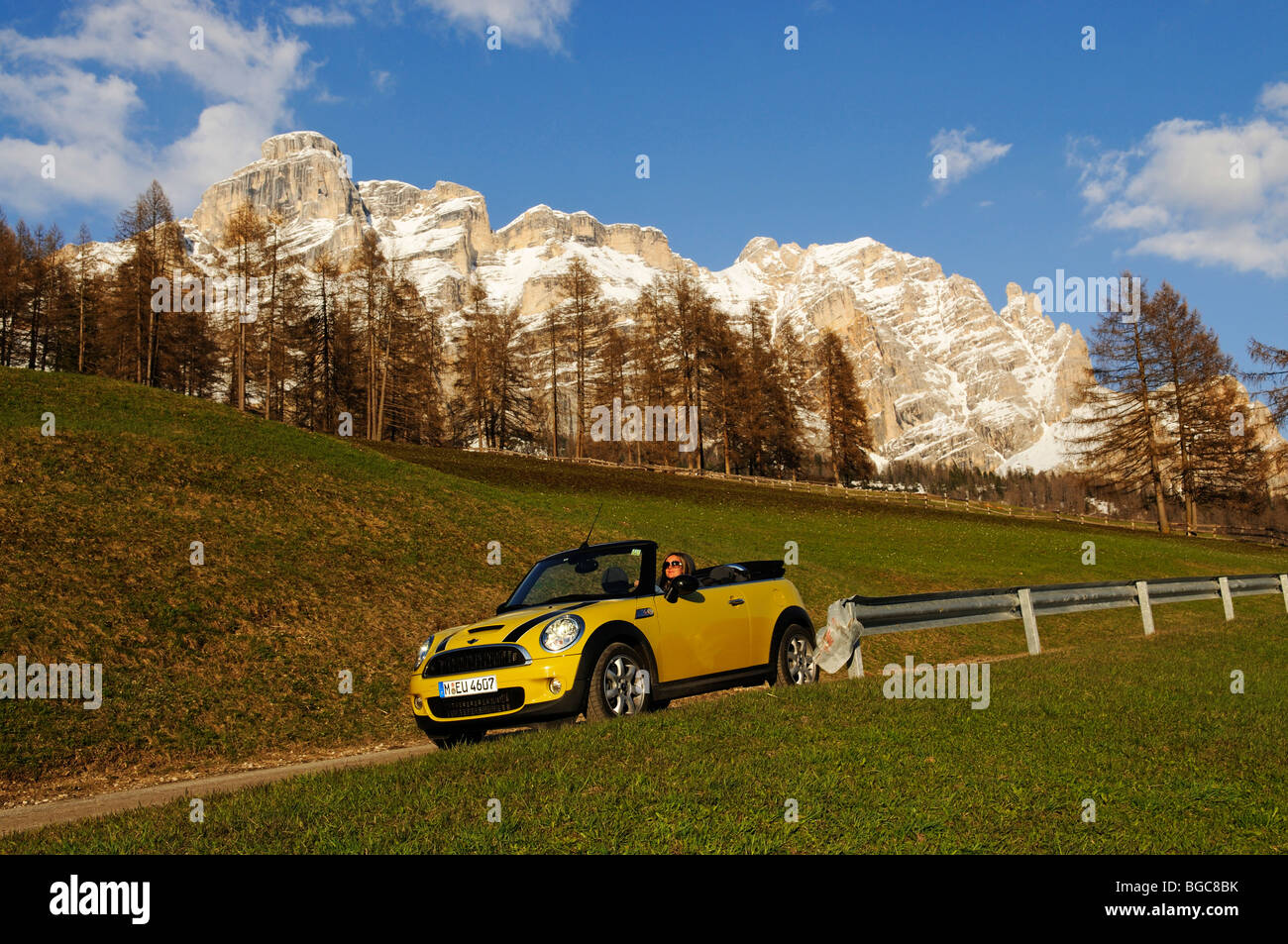 Mini Cooper ein Alta Badia, Alpine übergeben, Südtirol, Italien, Europa Stockfoto