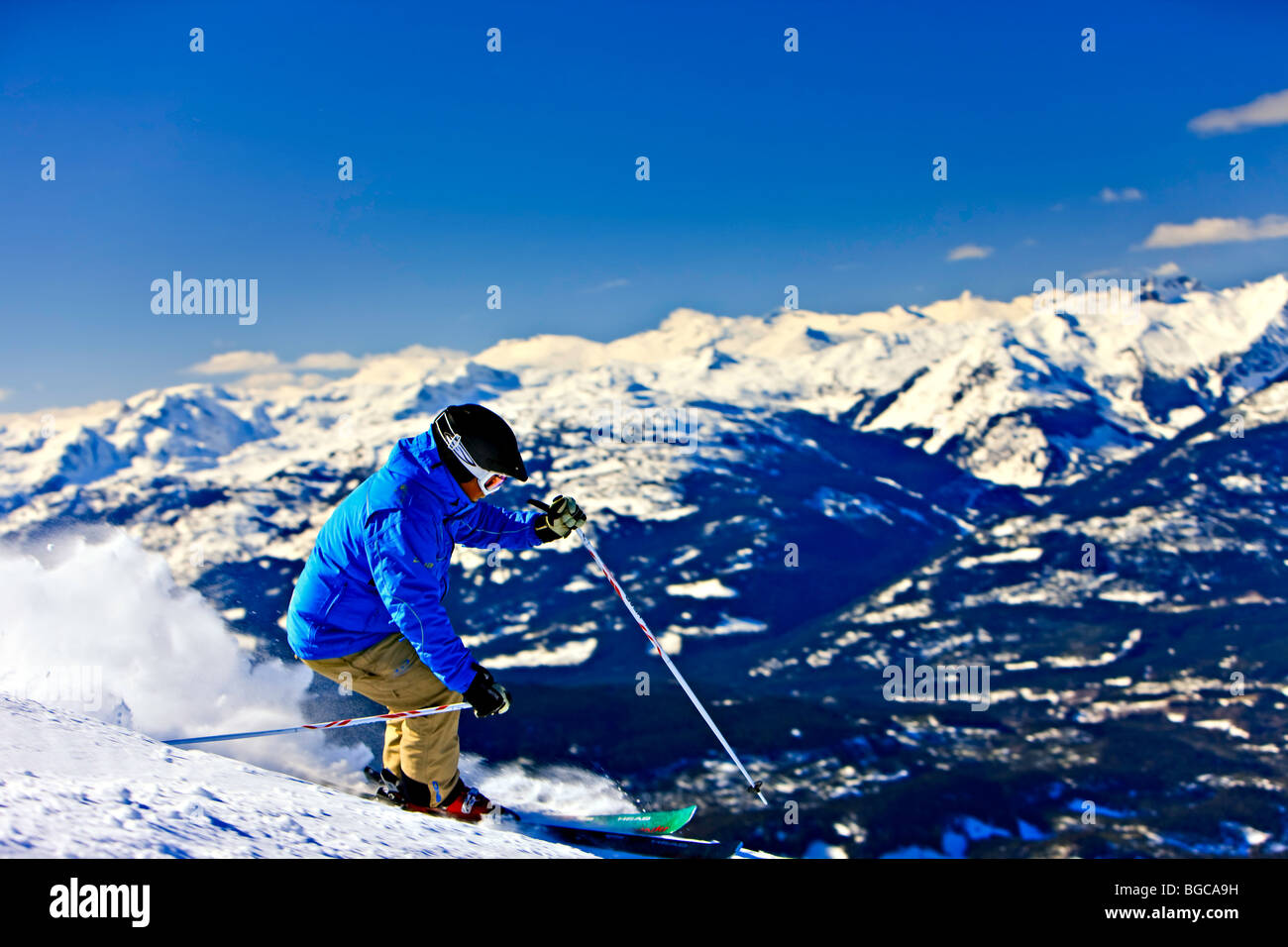 Skifahrer an den oberen Hängen des Whistler Mountain, Whistler Blackcomb, Whistler, Britisch-Kolumbien, Kanada. Stockfoto