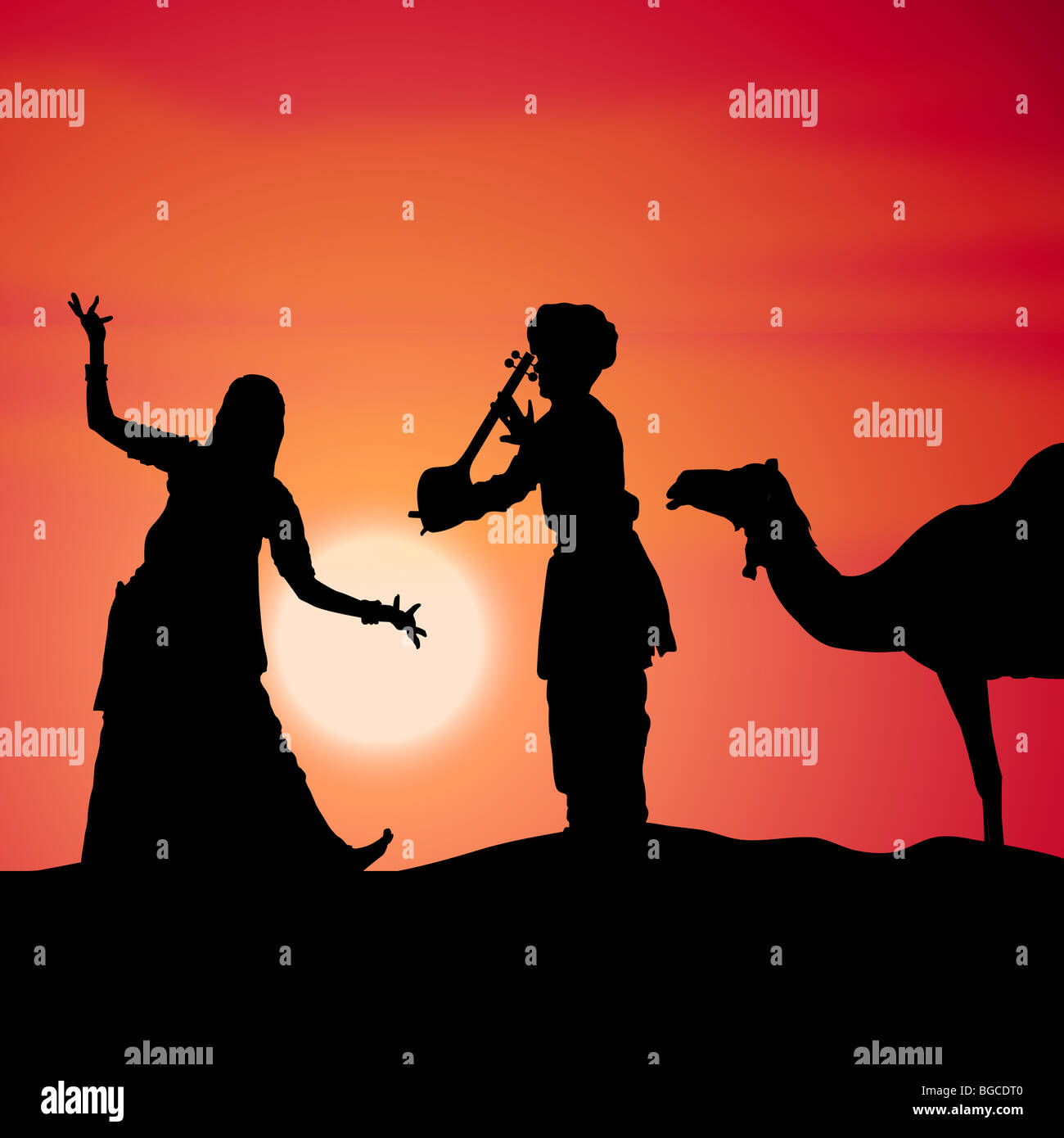 Silhouette Blick auf Menschen, die Durchführung von Volkstanz und Musik, Indien Stockfoto