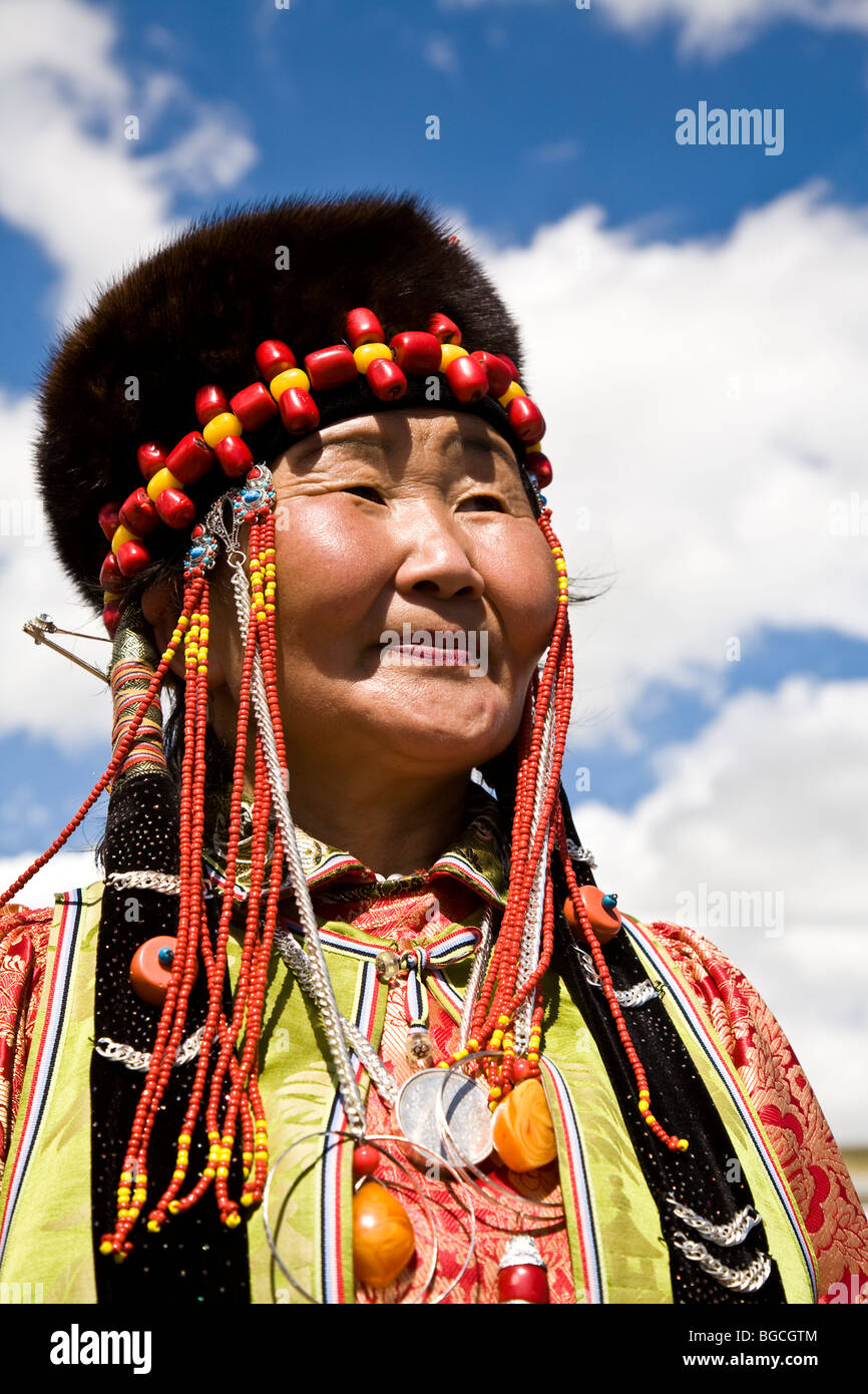 Eine mongolische Frau in traditionelle ethnische Kleidung oder Kleidung Naadam Festival Ulaan Bator Mongolei Asia Stockfoto