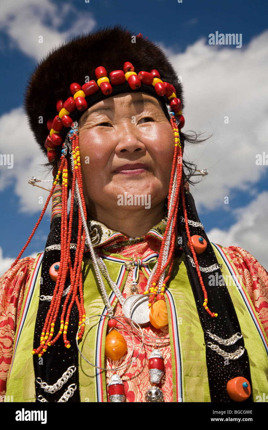 Eine mongolische Frau in traditionelle ethnische Kleidung oder Kleidung Naadam Festival Ulaan Bator Mongolei Asia Stockfoto