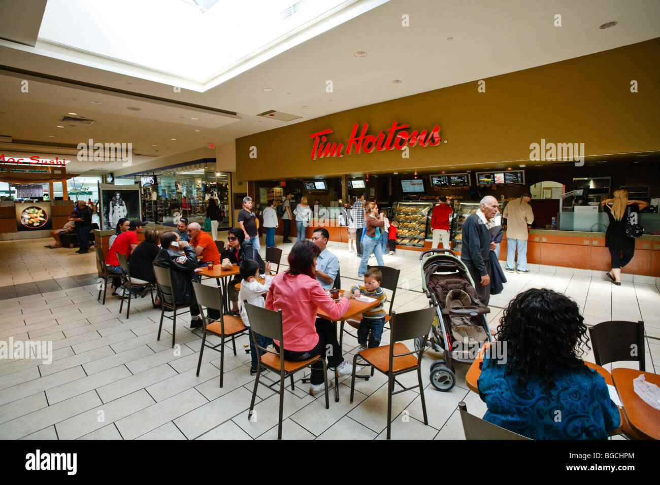 Hortons Dufferin Mall, Toronto, Kanada. Berühmten Kaffee und Donut Restaurant. Stockfoto