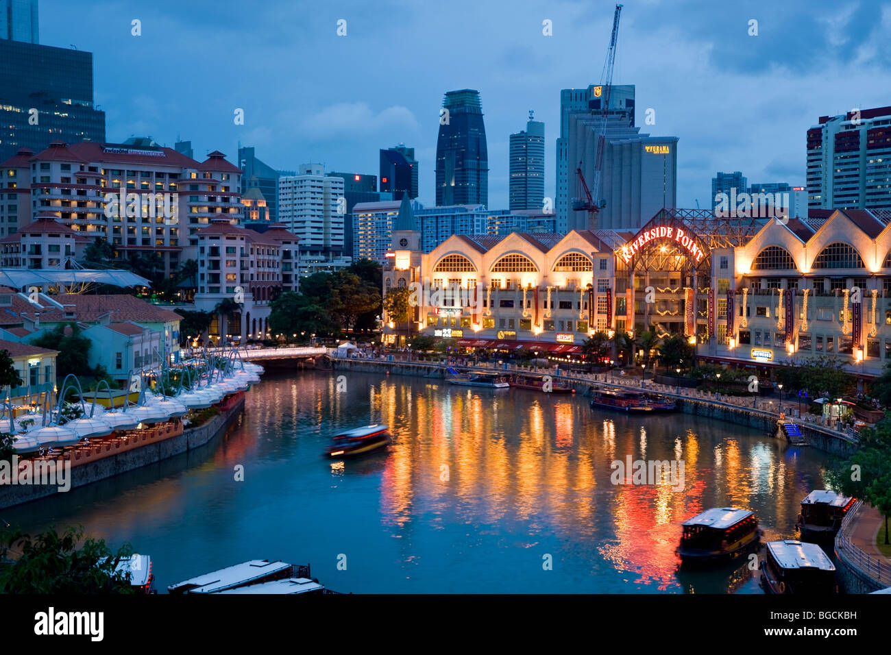 Riverside Point, Singapur, in der Dämmerung Stockfoto
