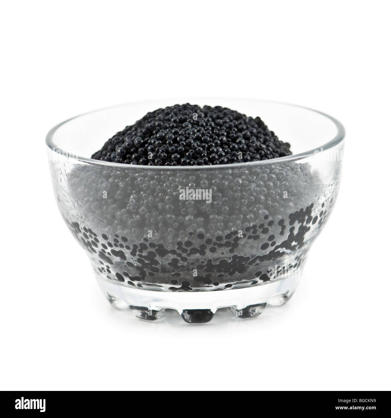 schwarzer Kaviar in Glasplatte Stockfoto