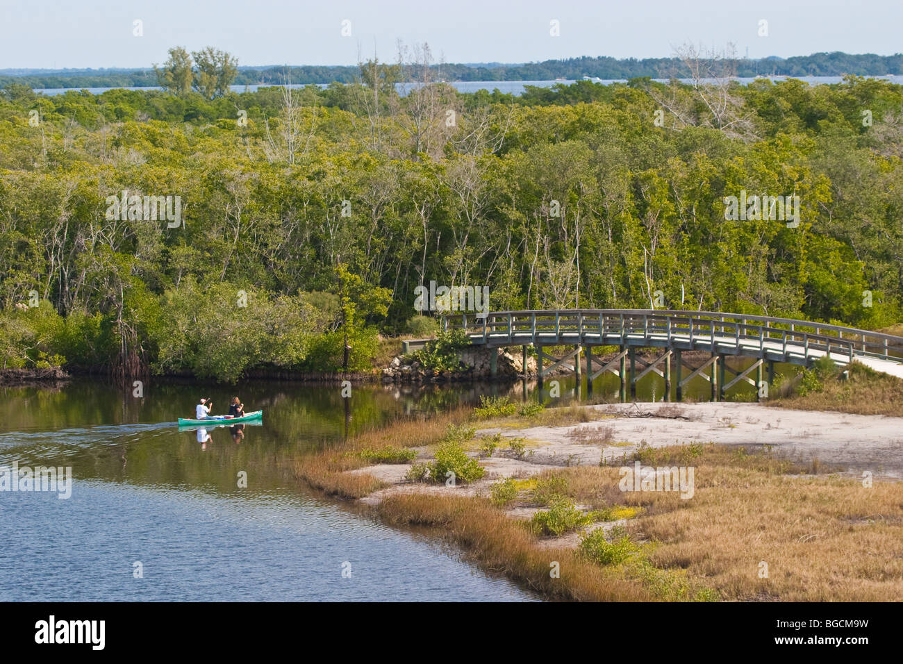 Kanufahren in der 400 Hektar großen Robinson Preserve in Manatee County in Bradenton Florida paar Stockfoto