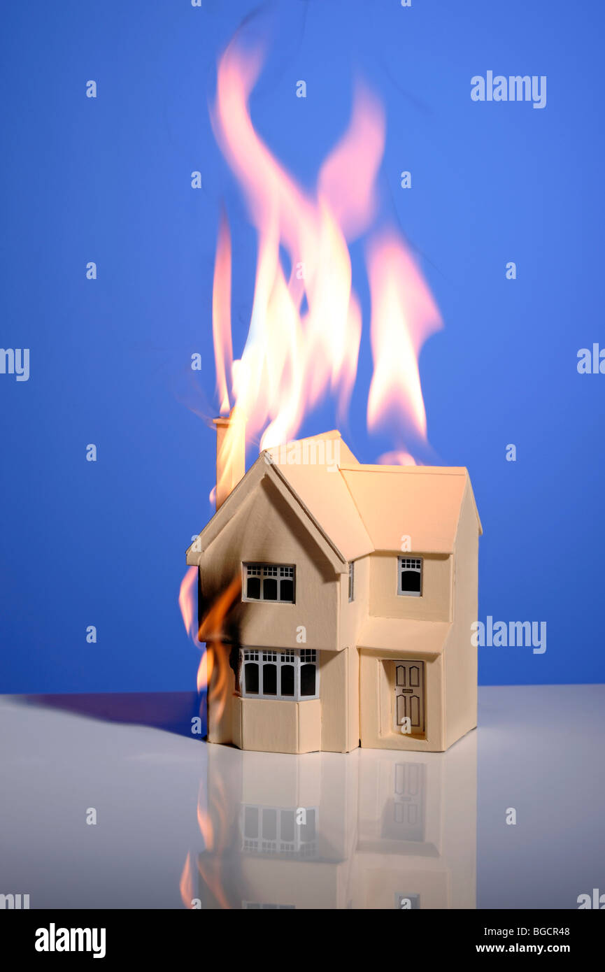 Haus in Brand Stockfoto