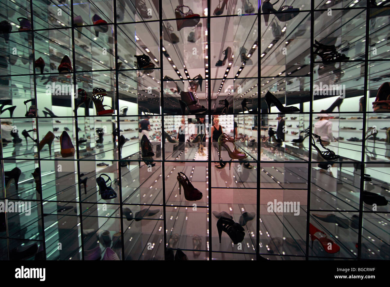 Schuhe in einem Schaufenster, Dubai, Vereinigte Arabische Emirate Stockfoto