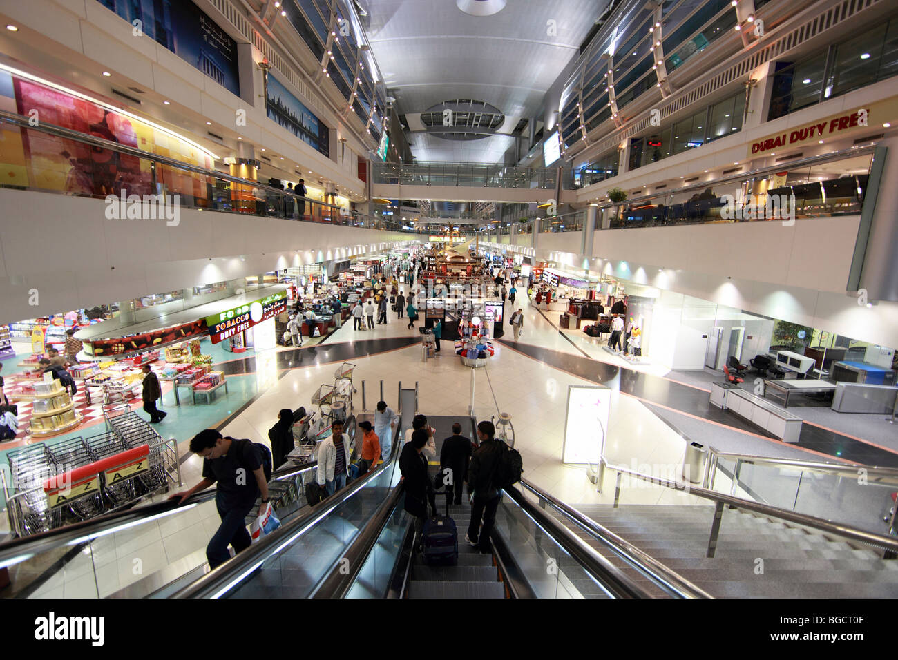 Dubai, Vereinigte Arabische Emirate, Dubai Duty Free am Dubai International Airport Stockfoto