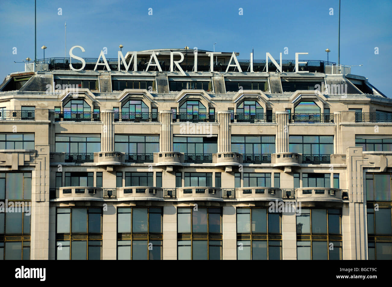 Kaufhaus La Samaritaine, erbaut 1869, Art déco-Fassade mit Steinbalkonen, Paris, Frankreich Stockfoto