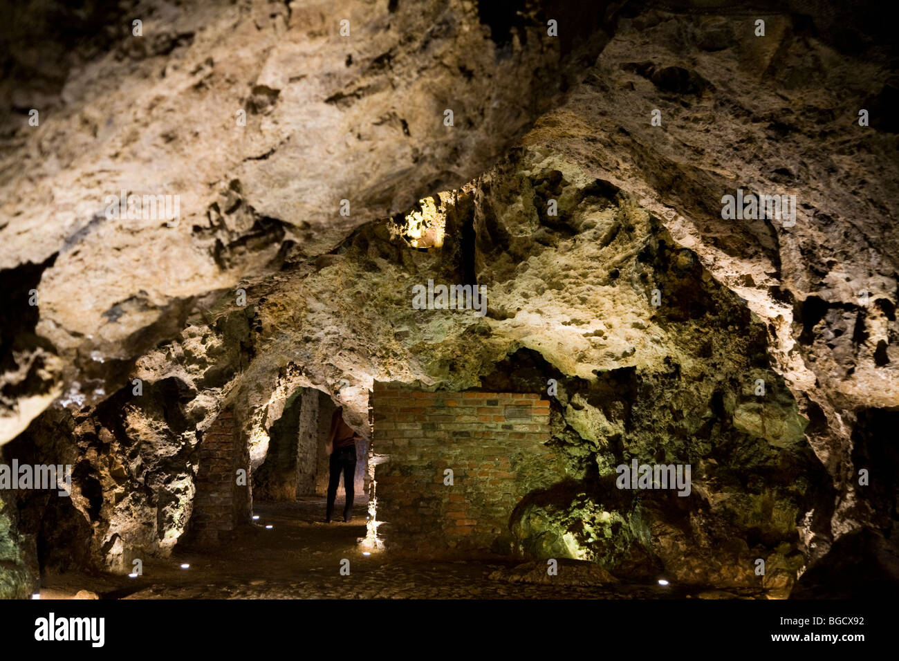 Innenraum / innen die Drachenhöhle Höhle unter der Burg Wawel-Hügel. Krakau, Polen. Stockfoto