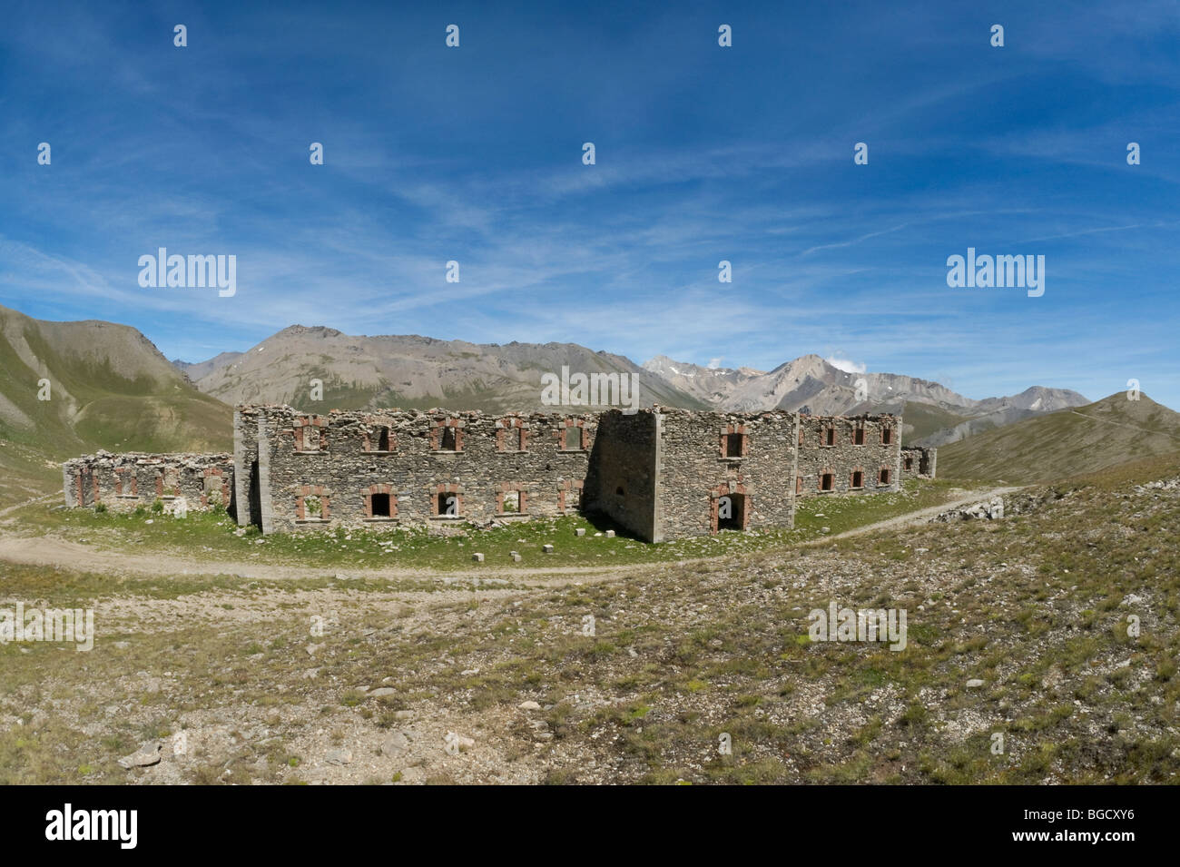 Italien, Piemont, Bardonecchia (To), verfallene Kasernen im oberen Susa-Tal Stockfoto