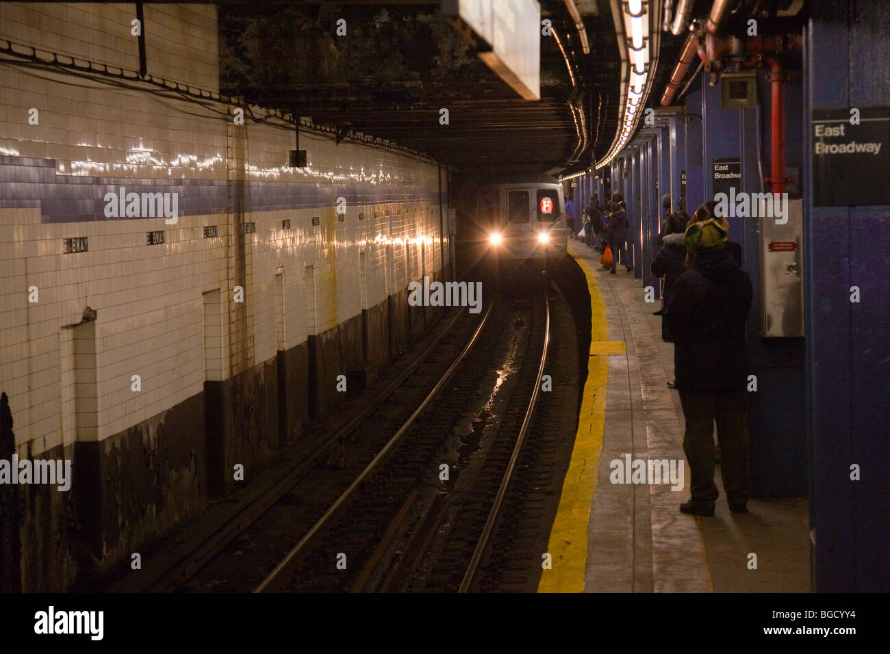 F Linie U-Bahn in New York City Stockfoto