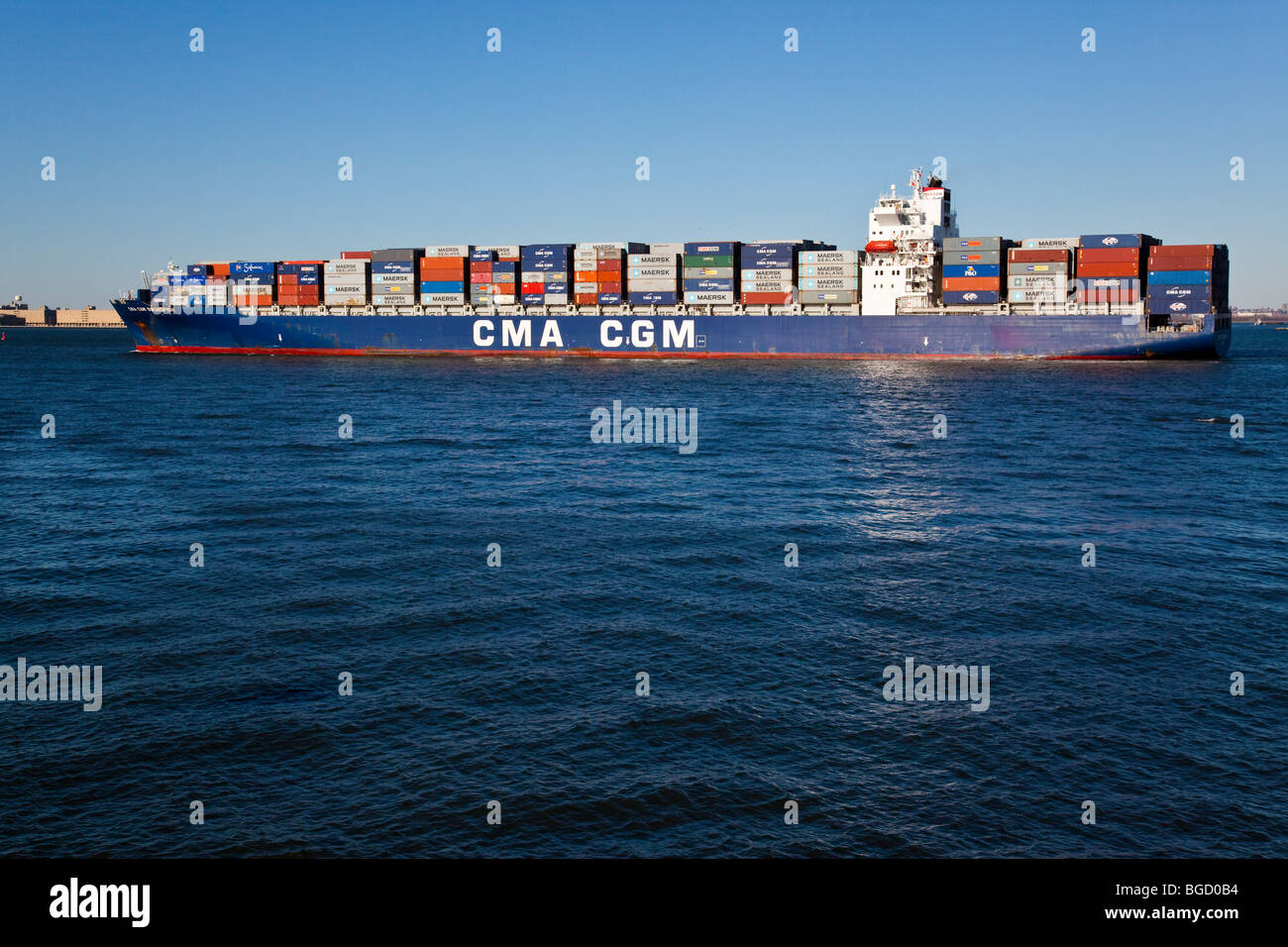 Versand-Frachter in der New York Bay Stockfoto