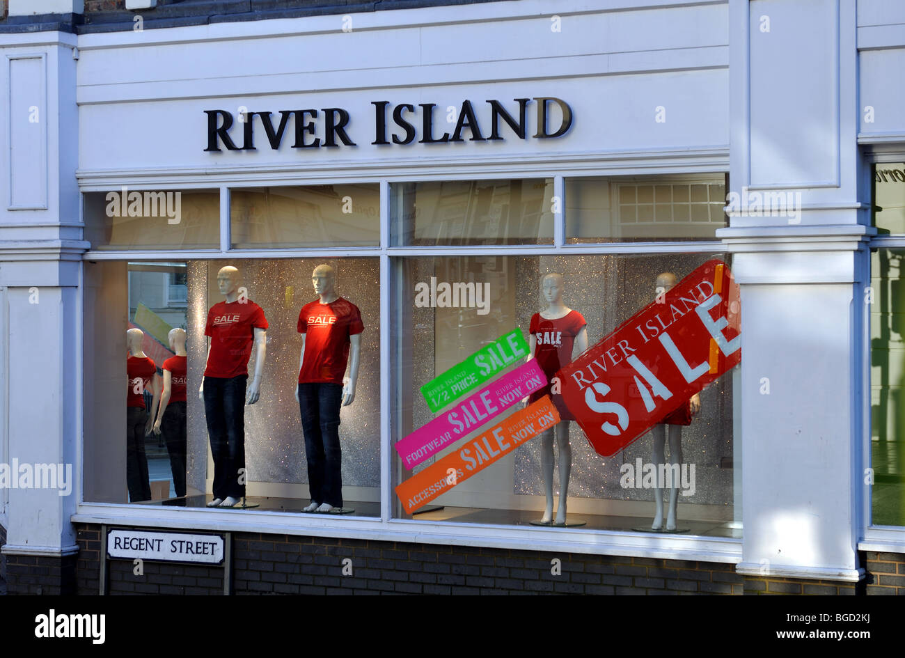 River Island Store im Weihnachtsgeschäft, Leamington Spa UK Stockfoto