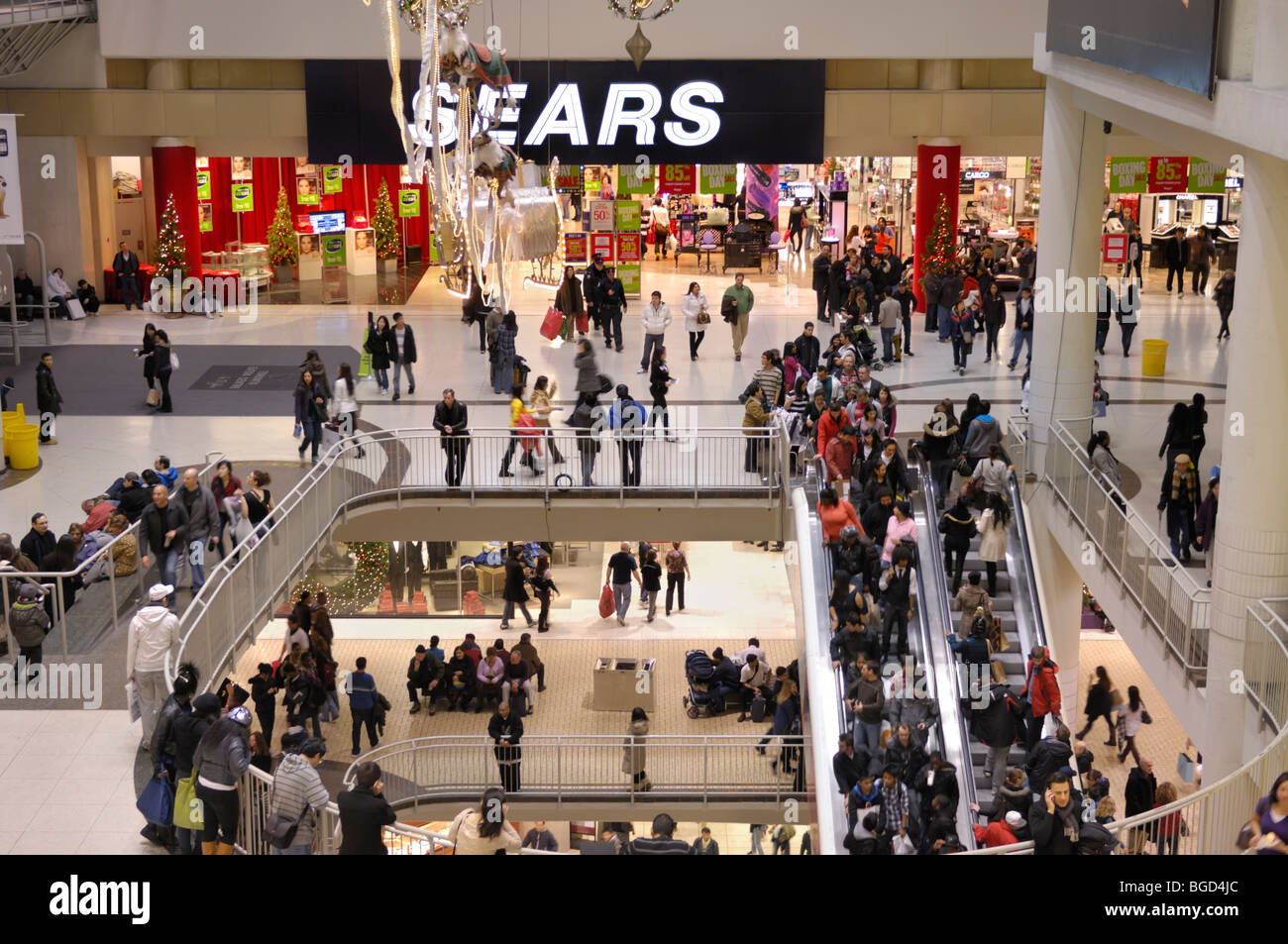 Boxing Day Verkauf speichern Sears in Toronto Eaton Centre Shopping Mall. Toronto, Kanada 2009. Stockfoto
