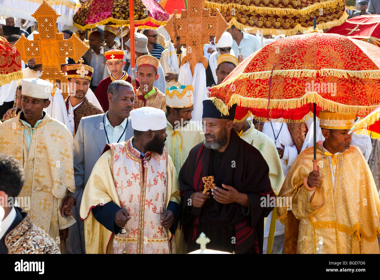 Priester tragen Bundeslade Replik, Prozession der Timket (fest der Epithany, christliche orthodoxe Kirche) Addis Stockfoto