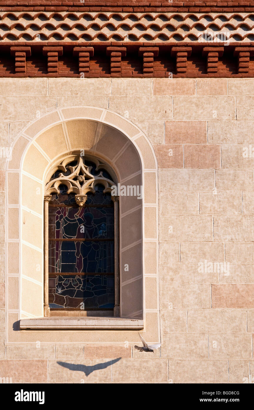 Nahaufnahme eines der Fenster in der Kathedrale von Alcala De Henares. Stockfoto