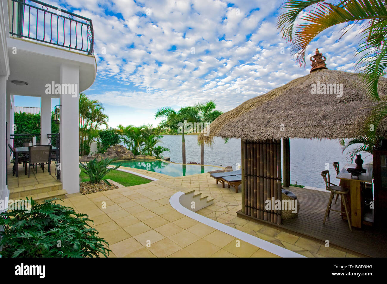 Luxus-Villa Bali Hütte, Bar und Terrasse Stockfoto