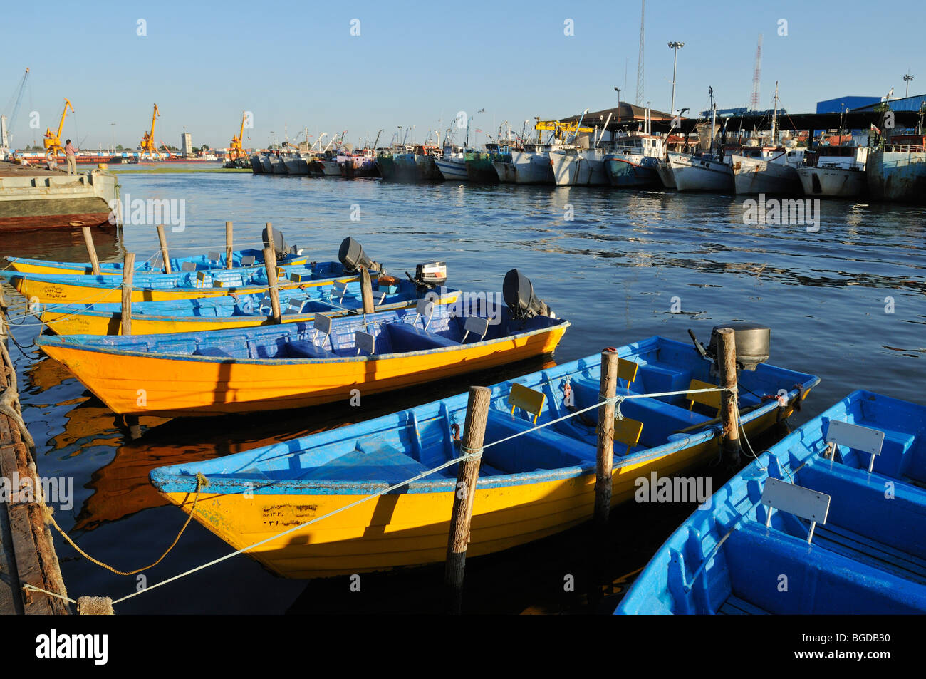 Angelboote/Fischerboote im Hafen von Bandar-e Anzali, Kaspischen Meer, Gilan, Iran, Asien Stockfoto