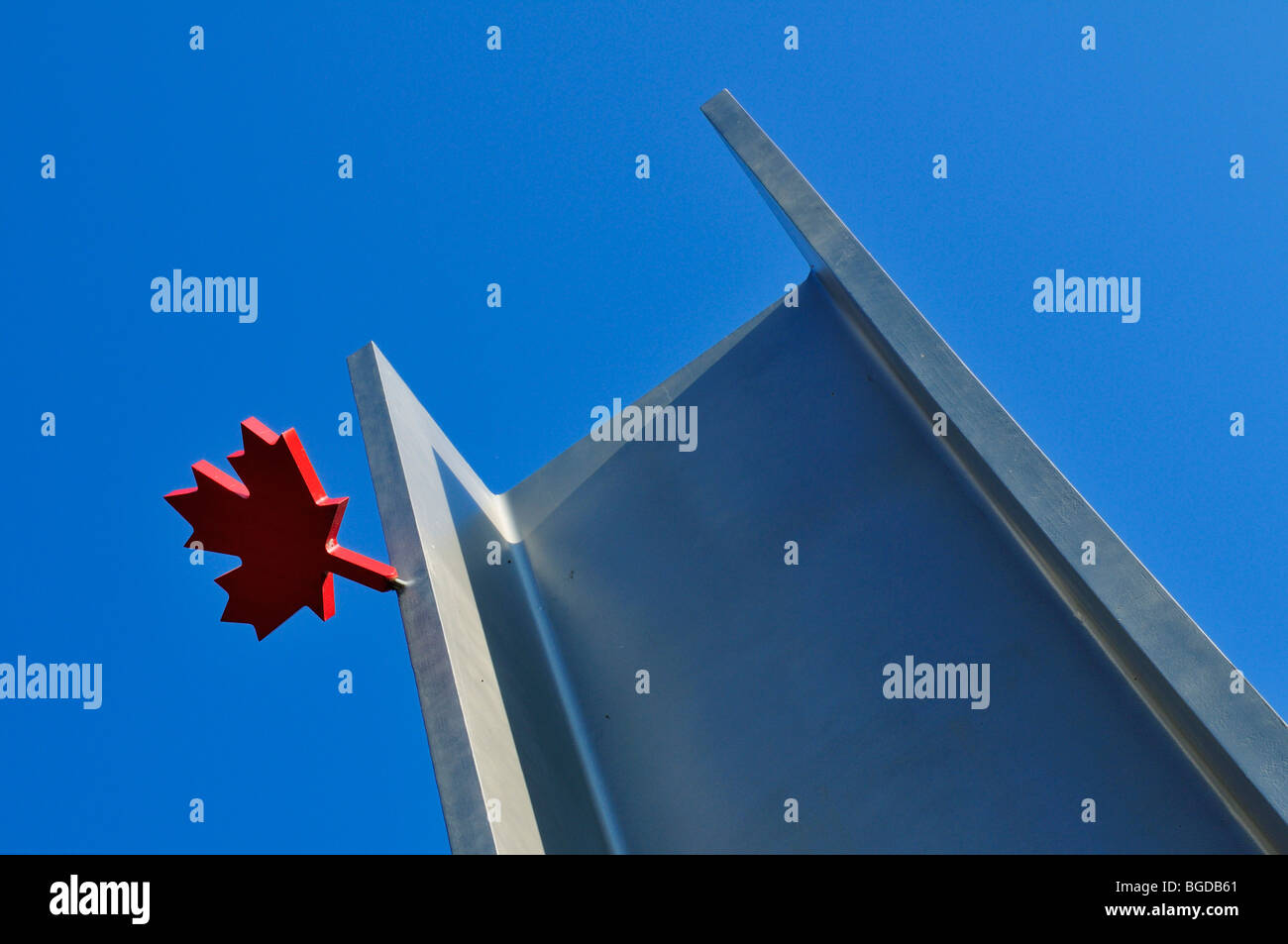Denkmal mit kanadische Maple Leaf, Rue da la Commune, Vieux Port von Montreal, Quebec, Kanada, Nordamerika Stockfoto