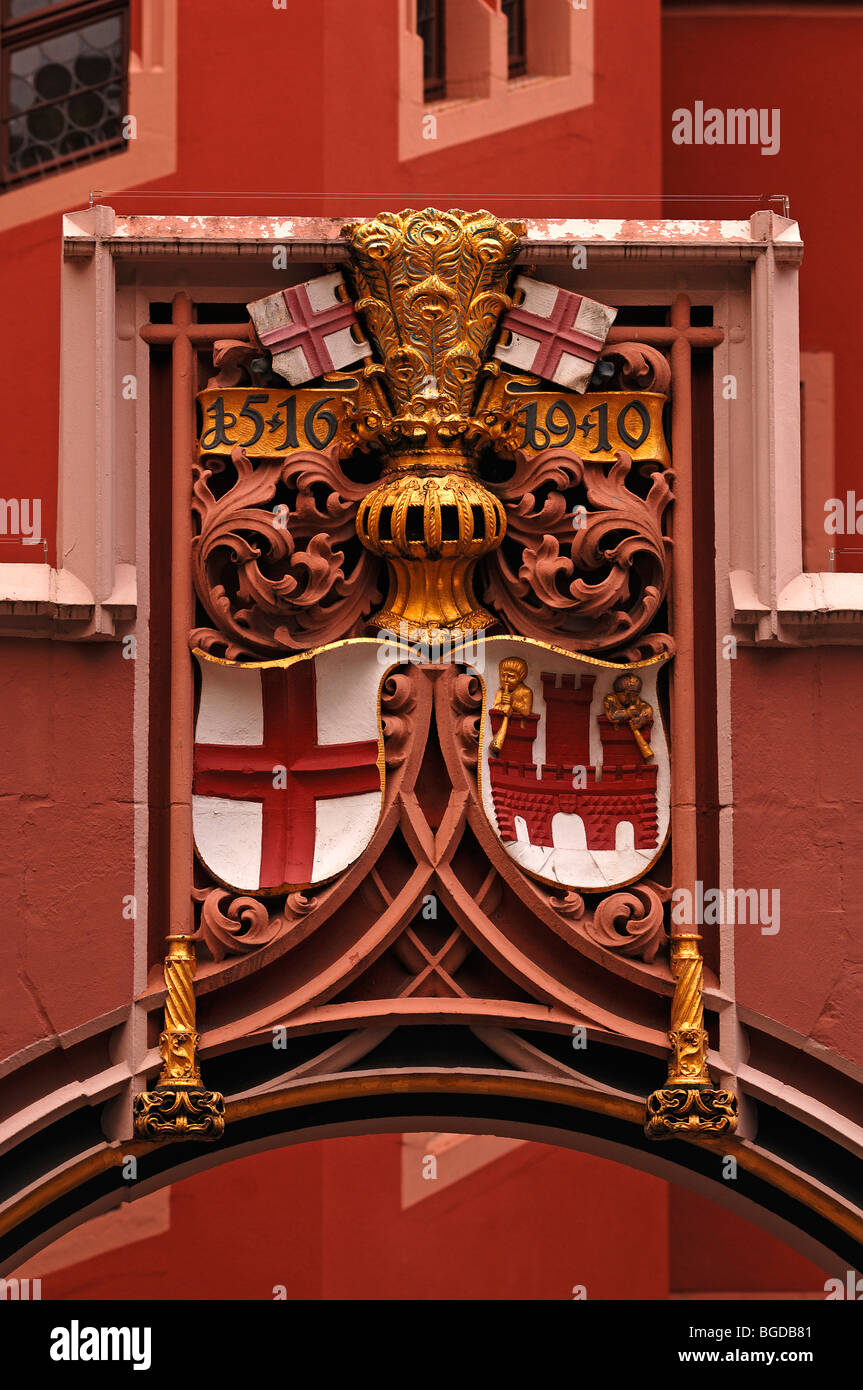 Wappen über dem Torbogen an der Gast Haus "Haus Zur Rose" 1516, Freiburg, Deutschland, Europa Stockfoto