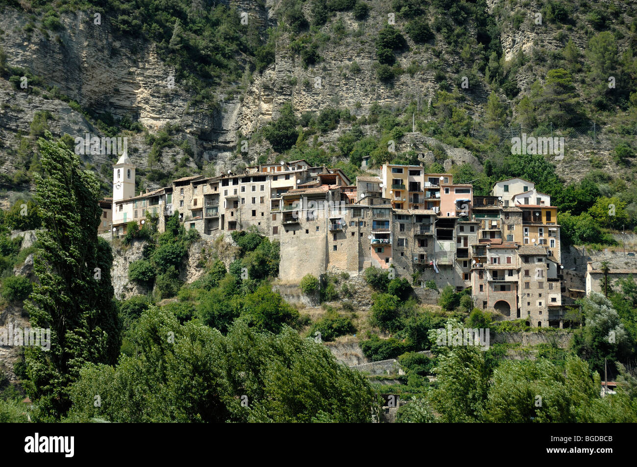 Touët-Sur-Var, einem hochgelegenen Bergdorf im Var-Tal, Alpes-Maritimes, Frankreich Stockfoto