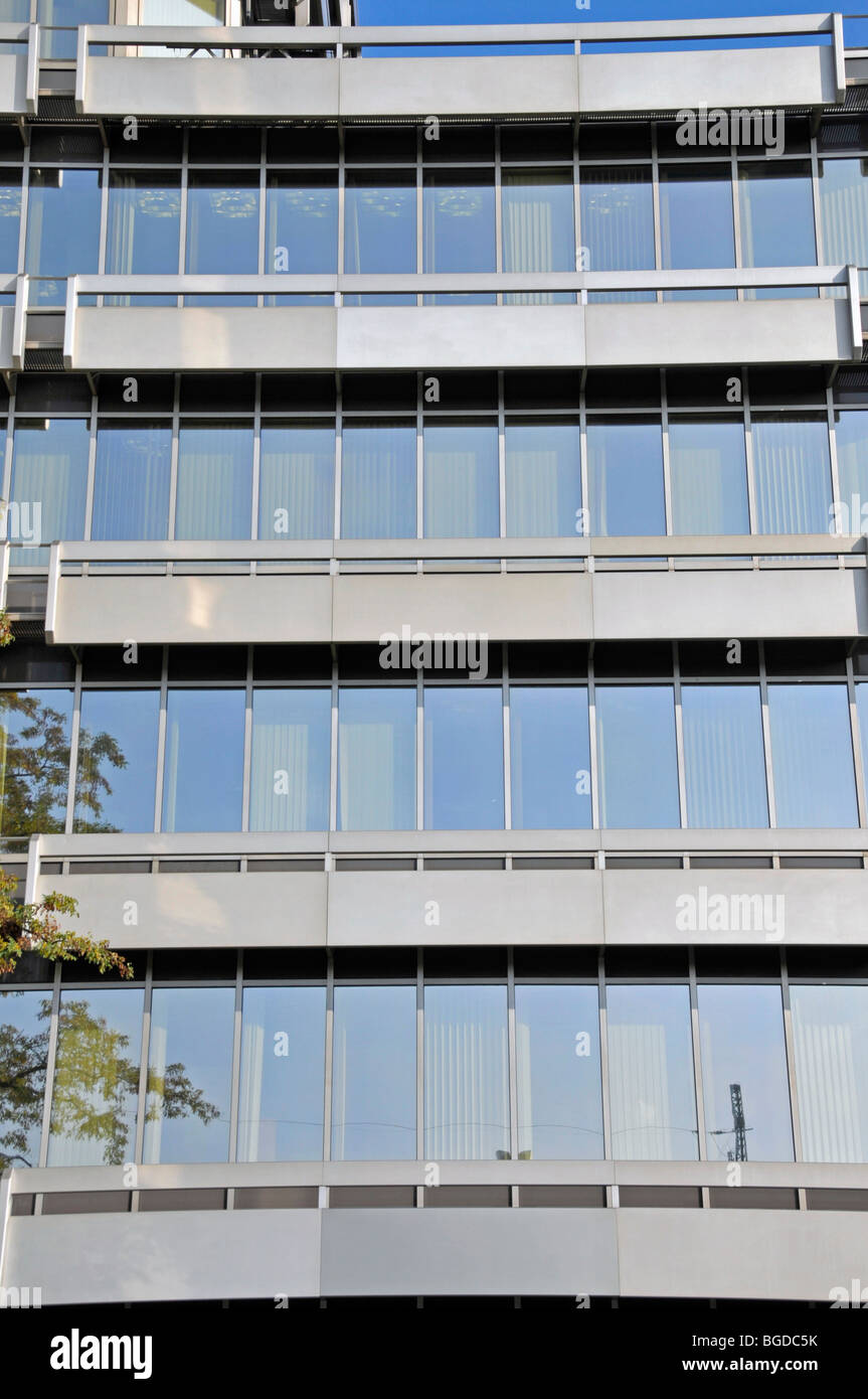 Sitz der Stahlhandelsunternehmen Kloeckner & Co Multi Metall Verteilung im Silberpalais Bürogebäude in Duisbu Stockfoto