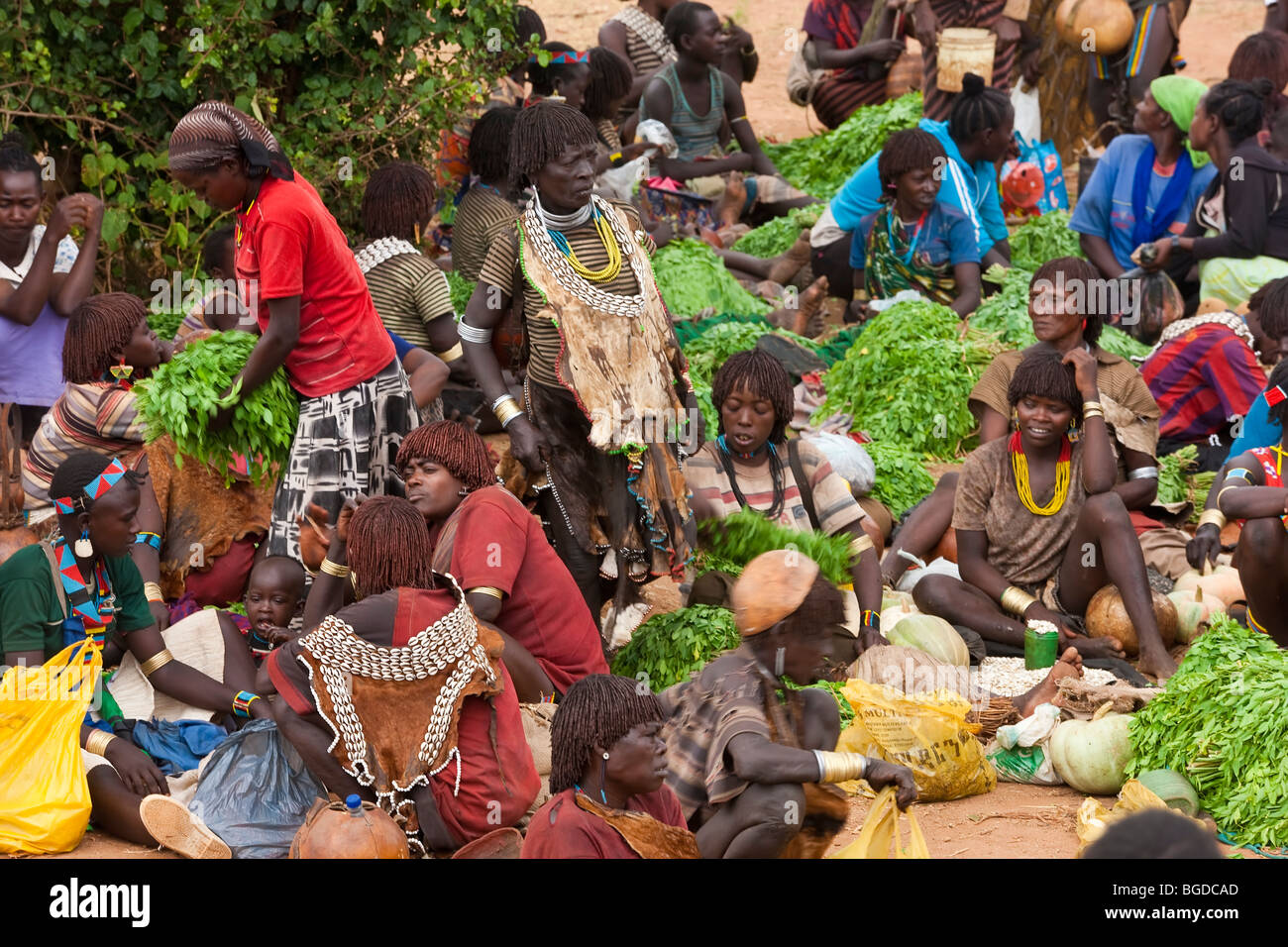 Benna Menschen am Keyafer Markt, Omo-Tal, Äthiopien Stockfoto