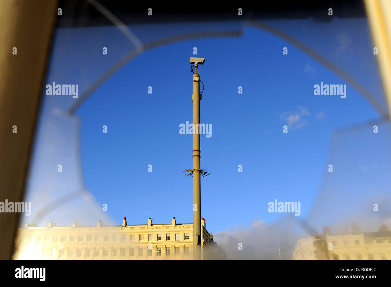 CCTV-Kamera am Mast entlang Hove Brighton Seafront UK Stockfoto