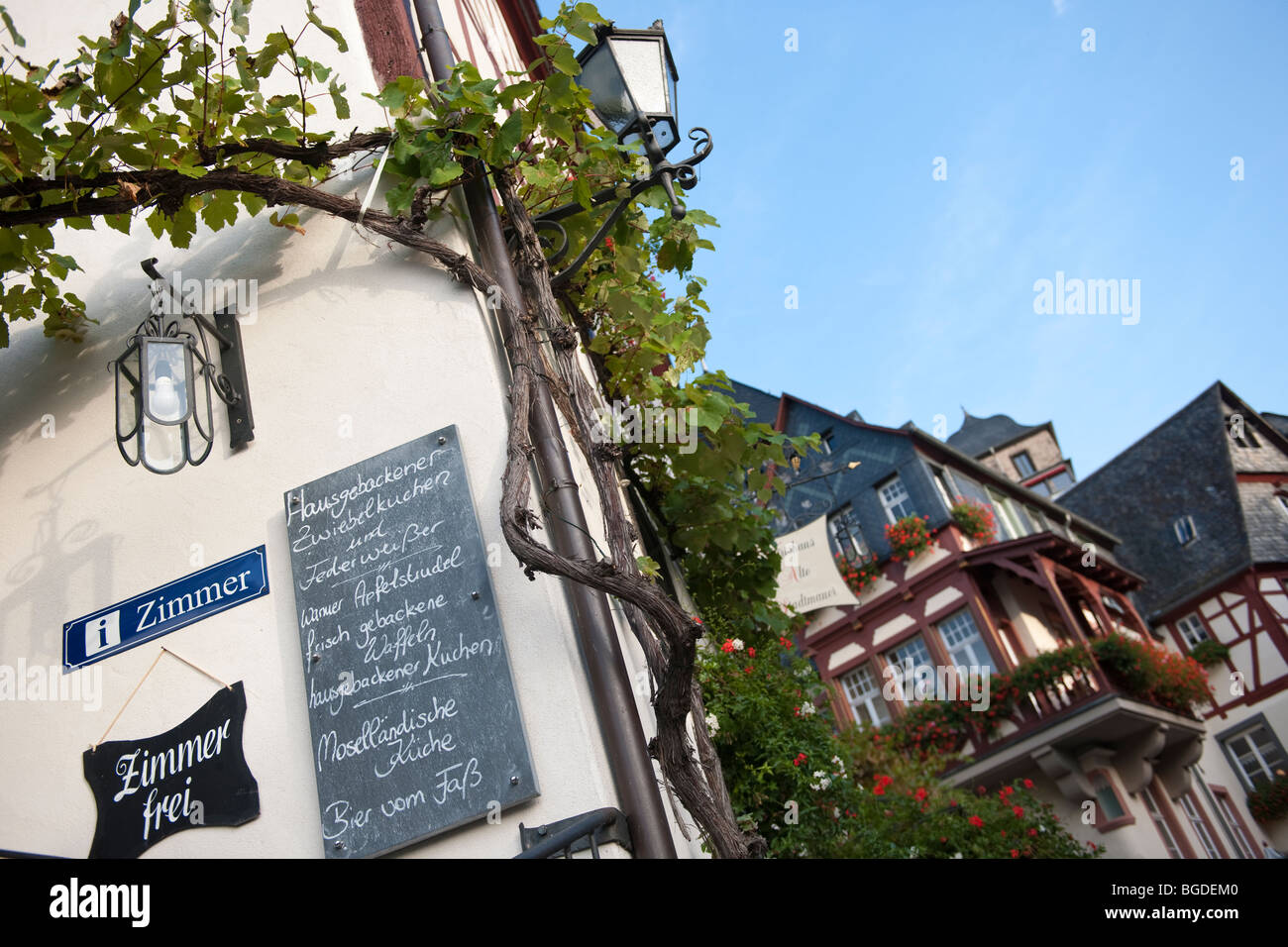 Zimmer in einem historischen Fachwerkhaus, Menü, Beilstein an der Mosel, Rheinland-Pfalz, Deutschland, Europa Stockfoto