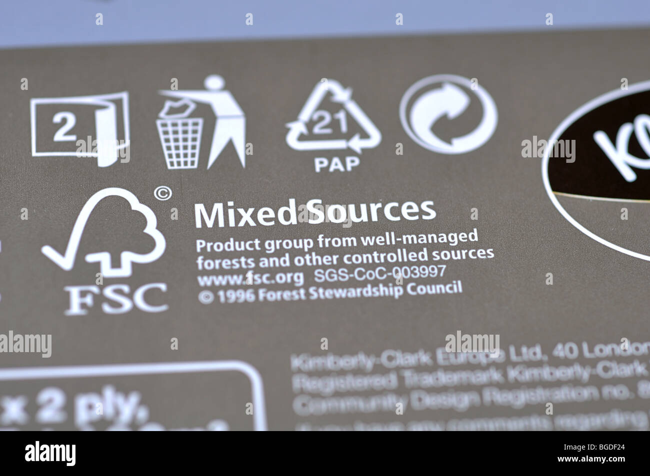 Gemischte Quellen Informationen auf Kleenex Mansize Gewebe box Stockfoto
