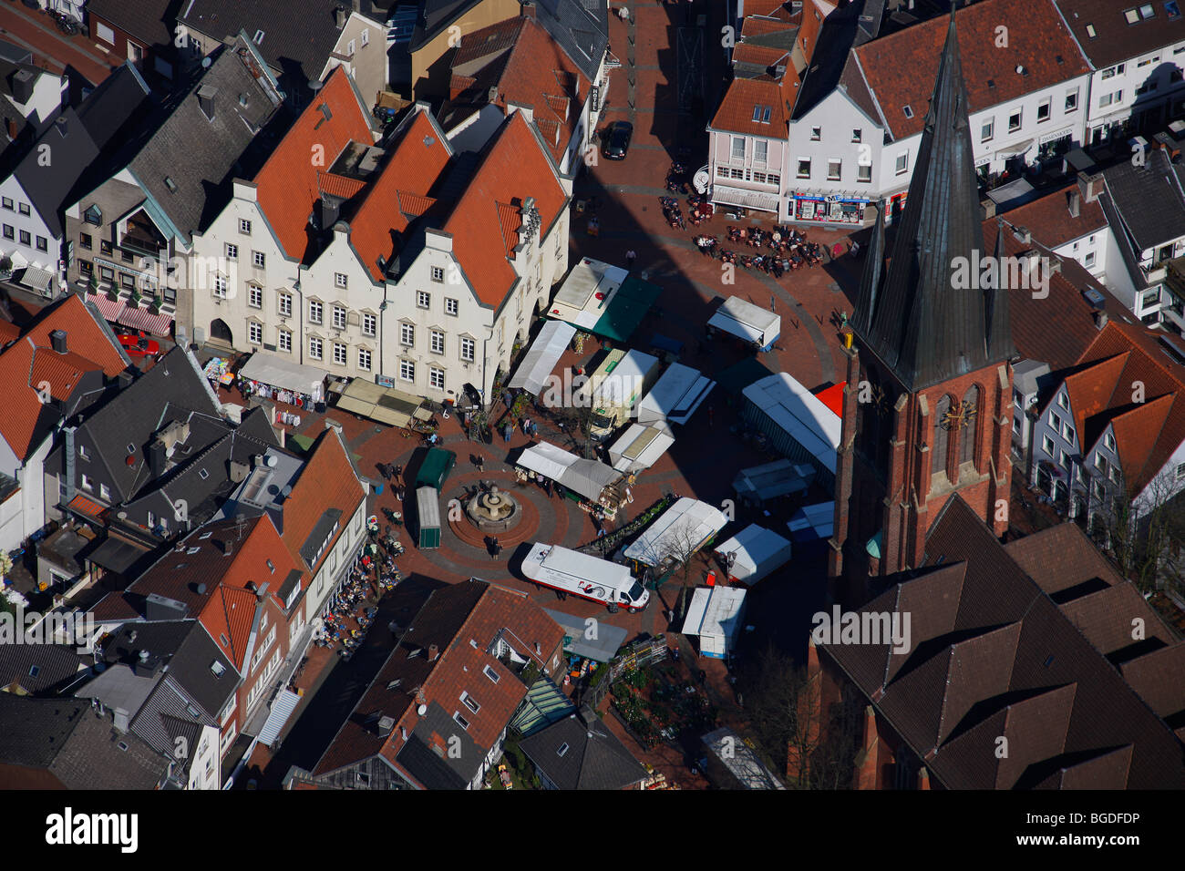 Luftaufnahme, Sixtuskirche Kirche, Marktplatz am Markt Tag, Haltern, Münsterland Gebiet, Region Ruhrgebiet, Nordrhein-Westph Stockfoto