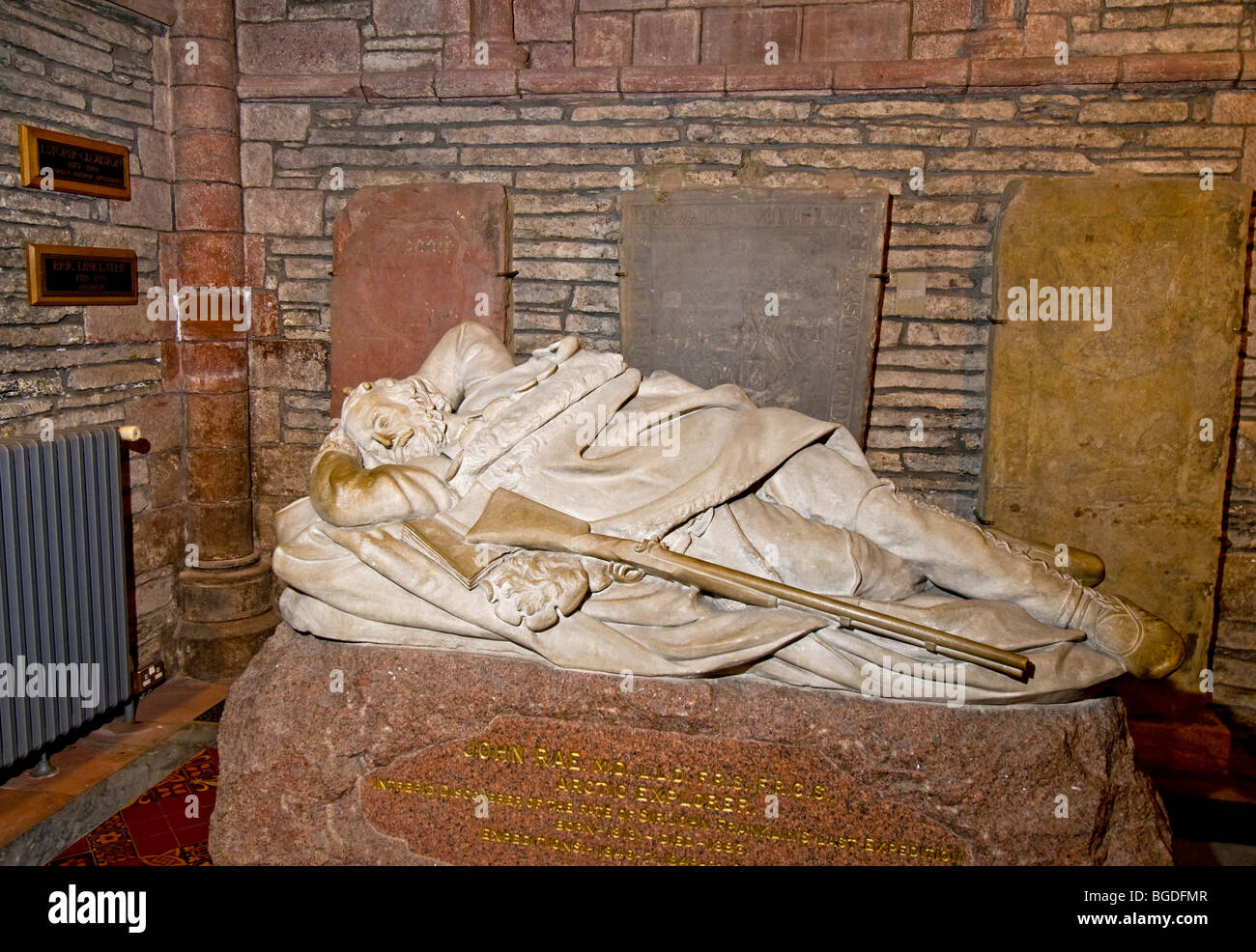 Grab von der Polarforscher John Rae in der St. Magnus Kathedrale Kirkwall Orkney, Schottland Highland.  SCO 5656 Stockfoto