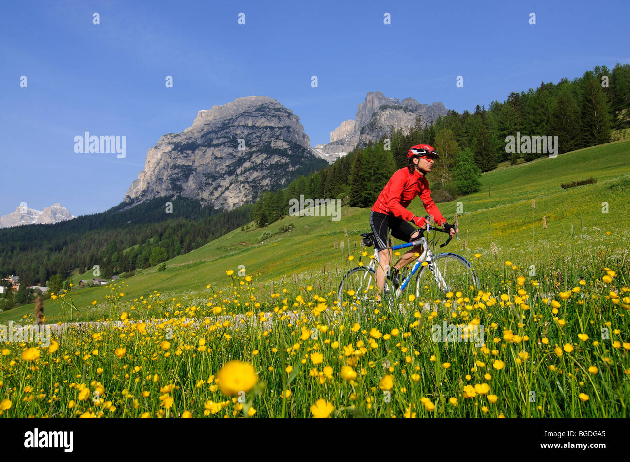 Motorrad-Rennfahrer in La Villa, Alta Badia, Südtirol, Italien, Europa Stockfoto