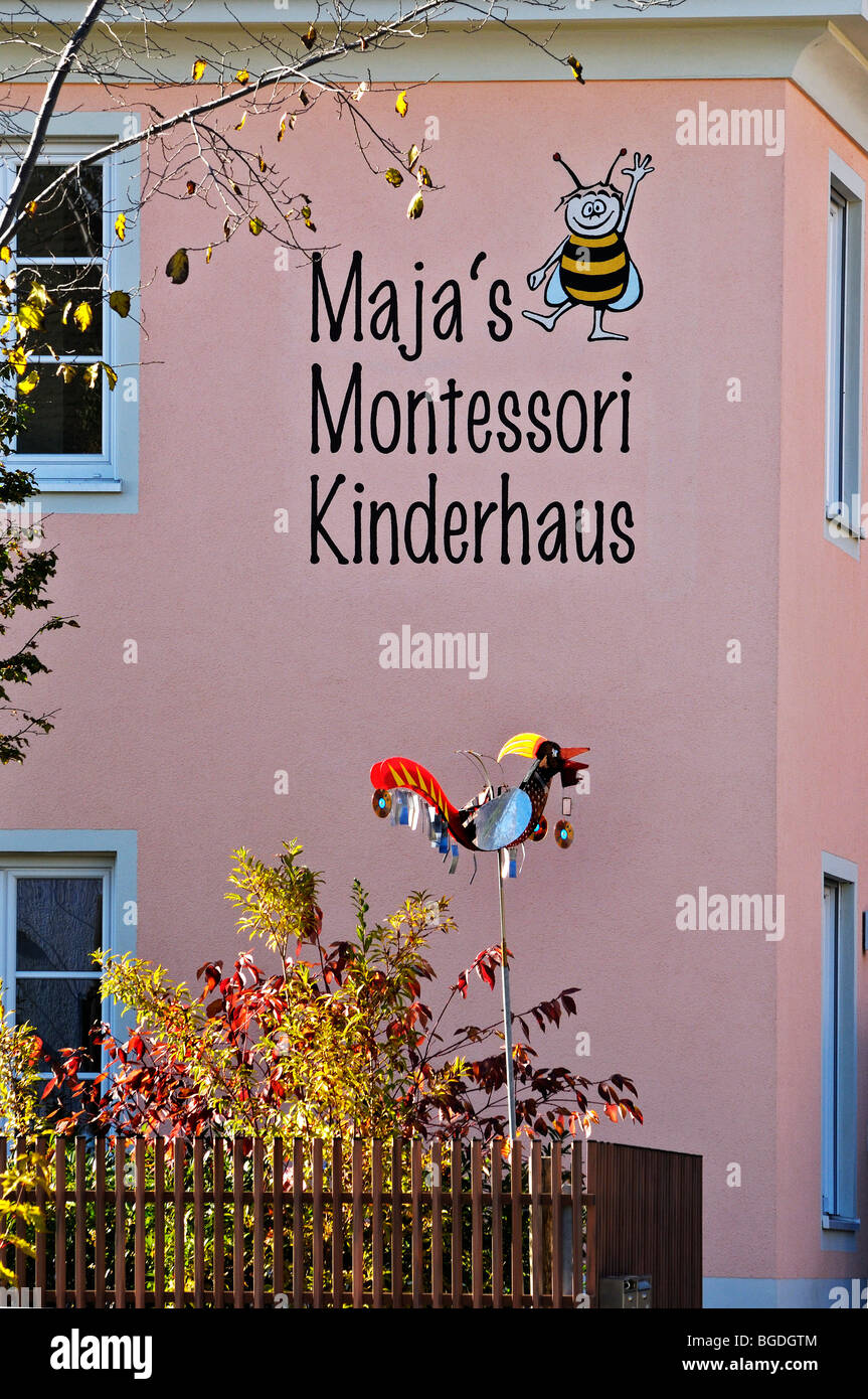 Biene maja -Fotos und -Bildmaterial in hoher Auflösung – Alamy