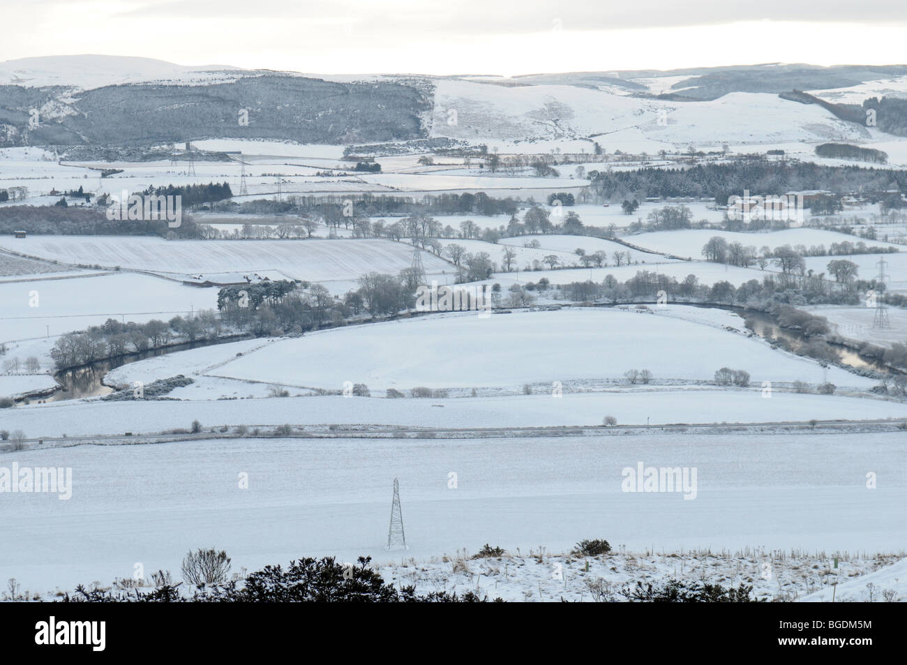 Ungewöhnlich tiefer Schnee bedeckt das Land rund um Perth in Schottland Stockfoto