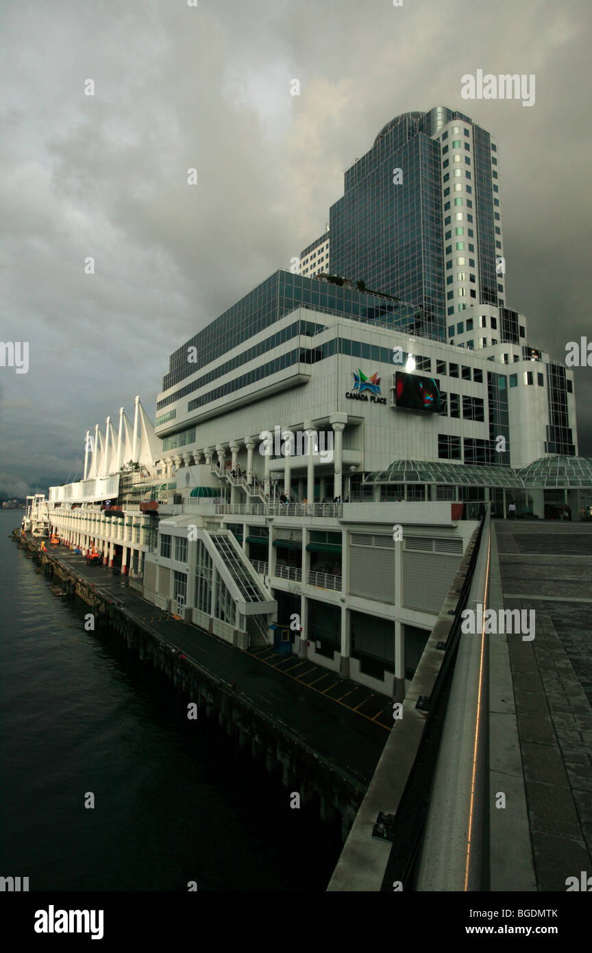 Abend am Canada Place Stockfoto