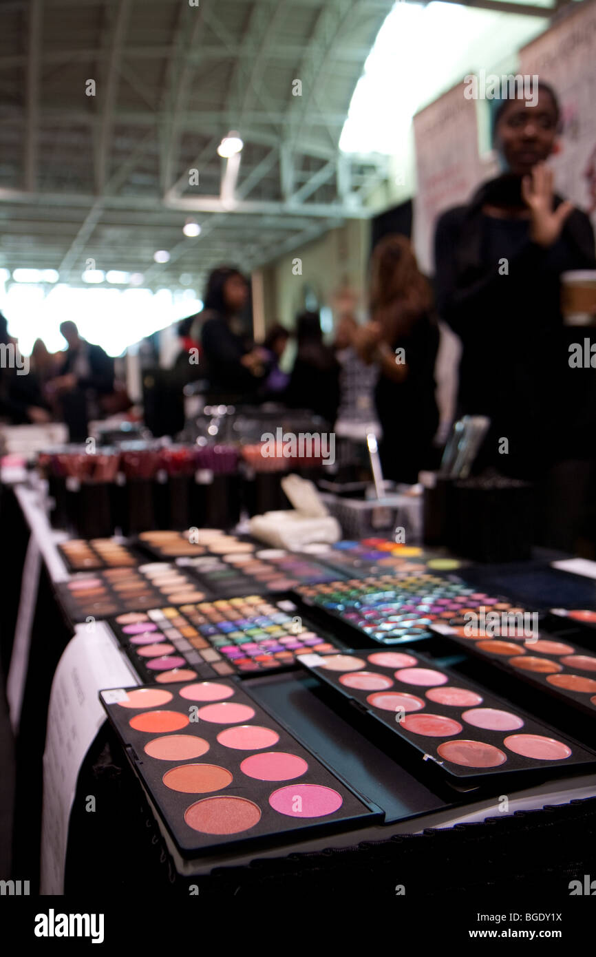 Lidschatten Palette Verbraucher einkaufen Make-up Stockfoto