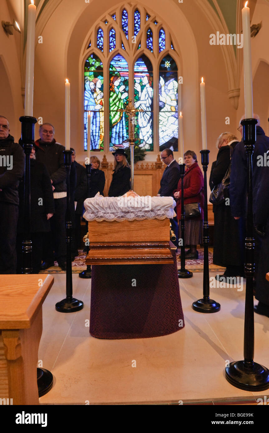 Totenmesse für Kardinal Cahal Daly, ehemaligen Primas von ganz Irland, 2. Januar 2010 Stockfoto