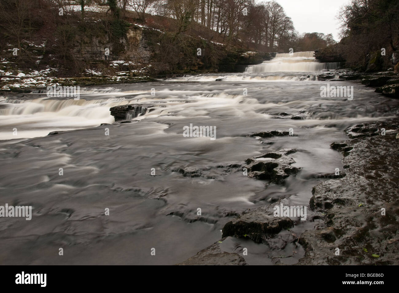 Aysgarth senken fällt, River Ure, North Yorkshire im winter Stockfoto