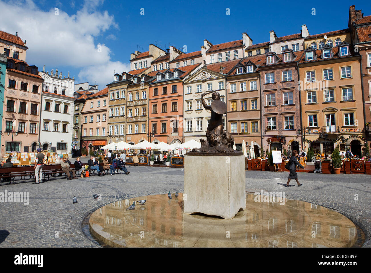 Eine Statue auf einem Platz in der Altstadt in Warschau. Stockfoto