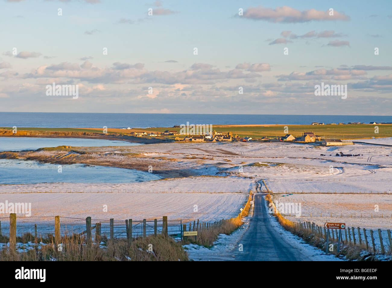 Winter auf den Ansatz auf die North West Orkney historischen Dorf von Birsay SCO 5780 Stockfoto